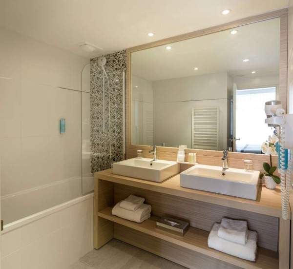 Salle de Bain Chambre Confort Golden Tulip Aix-les-Bains